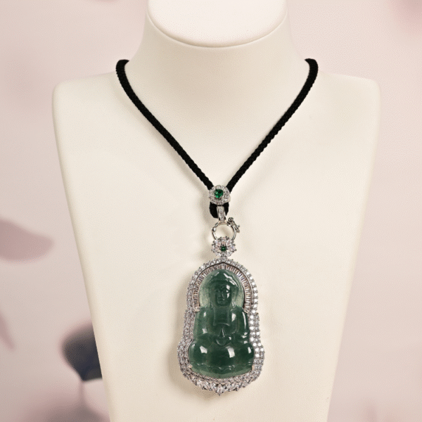 翡翠观音吊坠